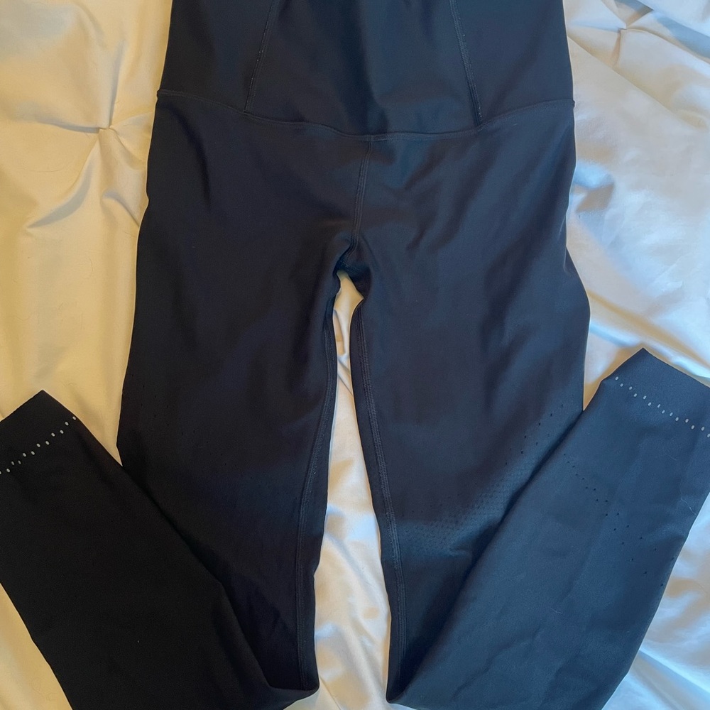 Black Lululemon InFocus high-rise tights Size 8